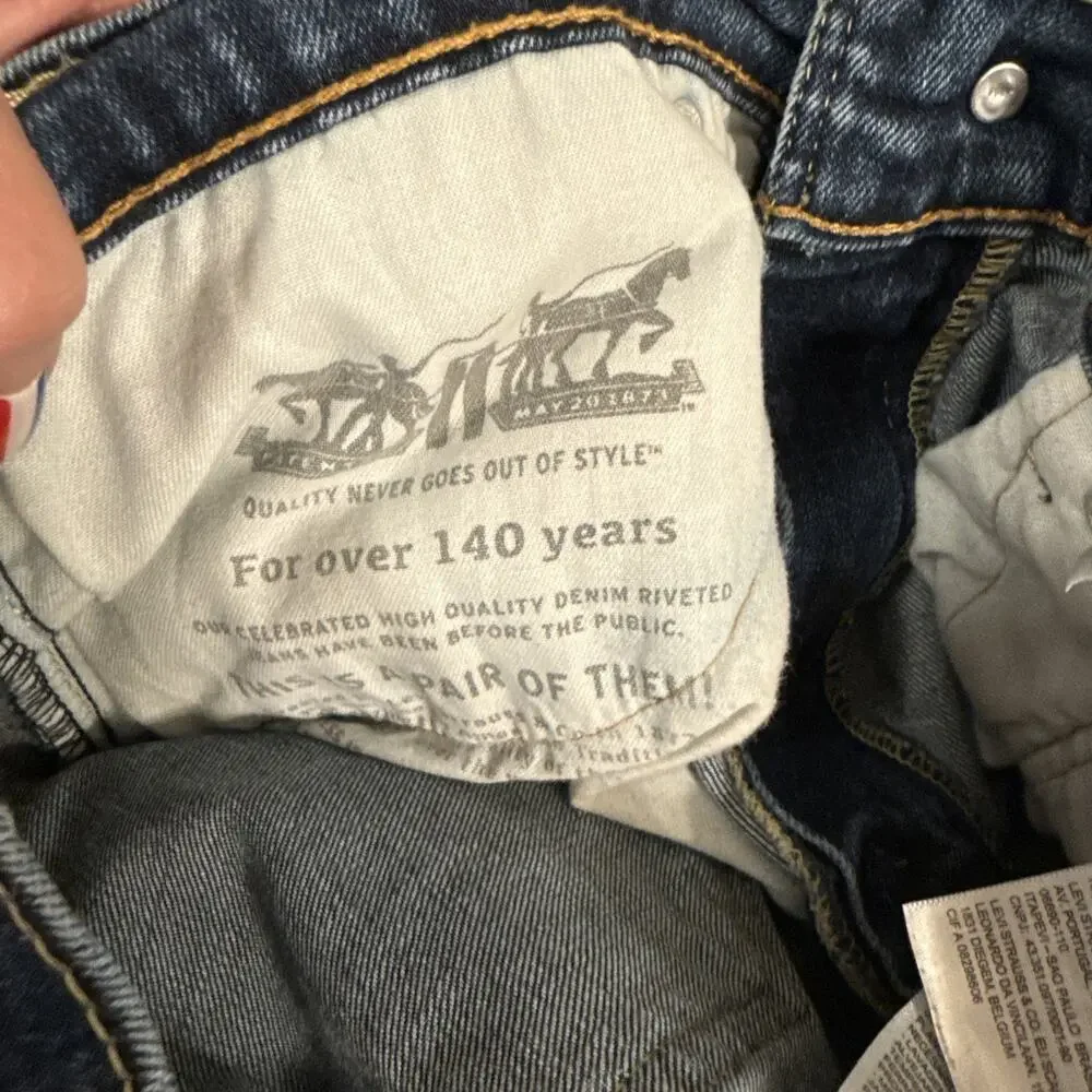 Men’ 505 Levi Strauss Jeans Dark Wash Size 34 X 30